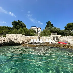  Villa Luxury Seaside With A Classic Mediterranean Olive Garden, A Fully Equipped Professional Kitchen, Pool, Sauna, Padle Boards And Canoe - Miolin House